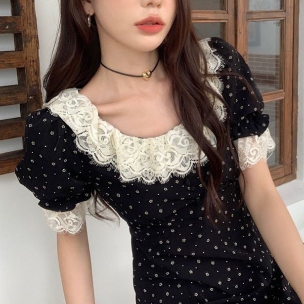 大人かわいい服 レース襟パフスリーブ小花柄ワンピース
