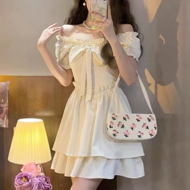 大人かわいい服 パフスリーブティアードフリルワンピース