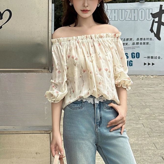 大人かわいい服 小花刺繍オフショルダーパフスリーブブラウス