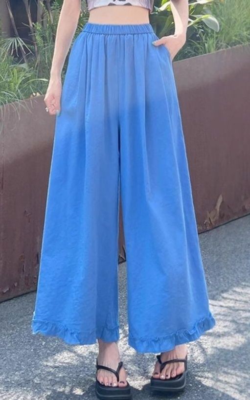  裾フリルがゆったりワイドパンツ大人かわいい服