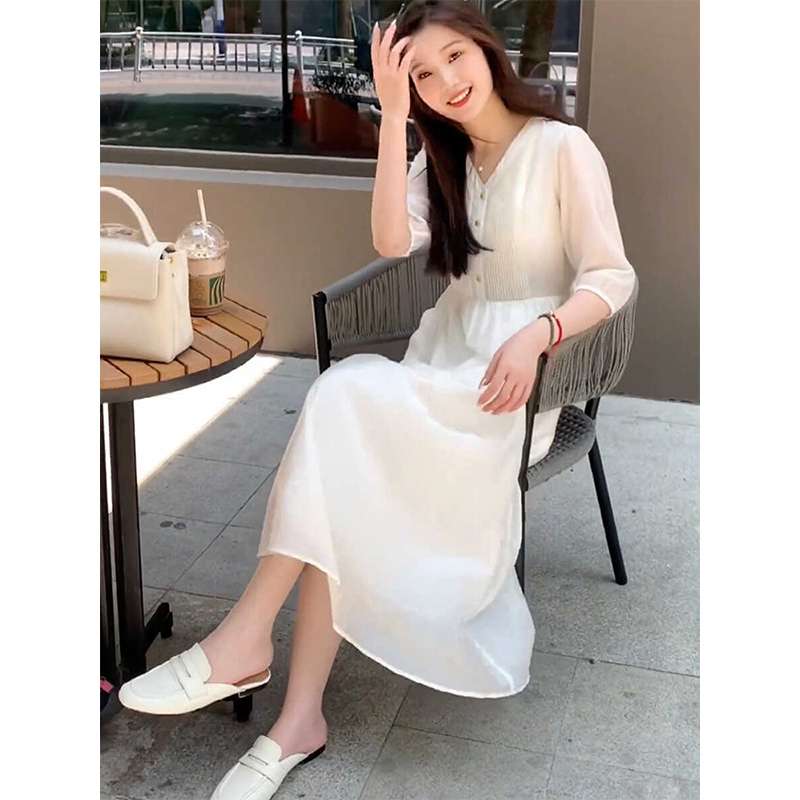 大人かわいい服 フェミニンシルエットワンピース