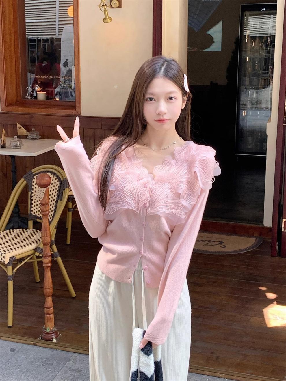 大人かわいい服 立体刺繍フリルデザインカーディガン