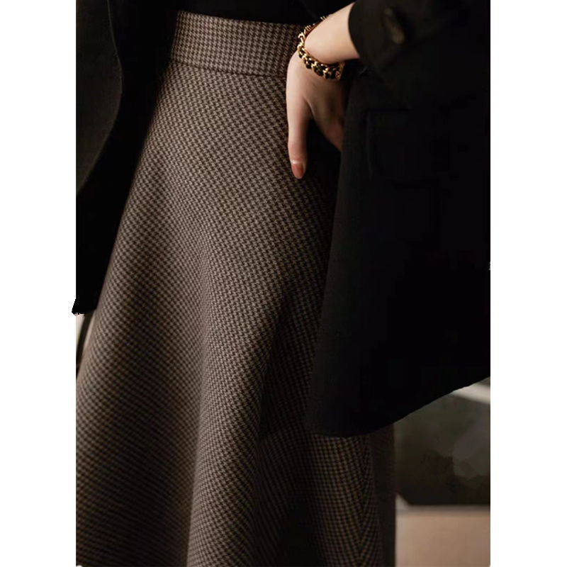 大人かわいい服 チェック柄フレアミディスカート