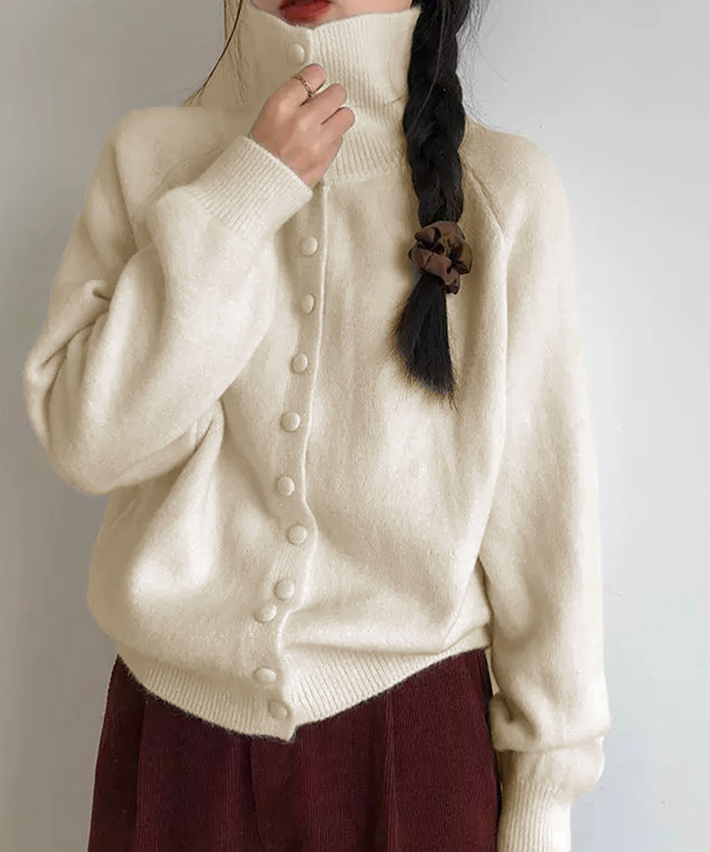 大人かわいい服 くるみボタンハイネックニットカーディガン