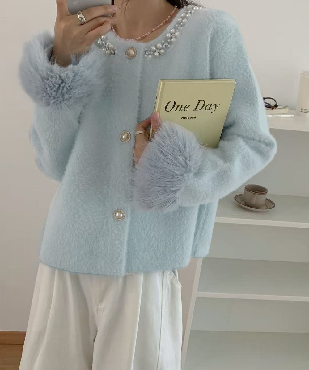 大人かわいい服 パール付きふわふわモヘアニットカーディガン