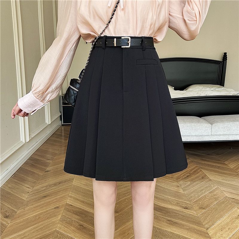 大人かわいい服 ベルト付きタックフレアスカート
