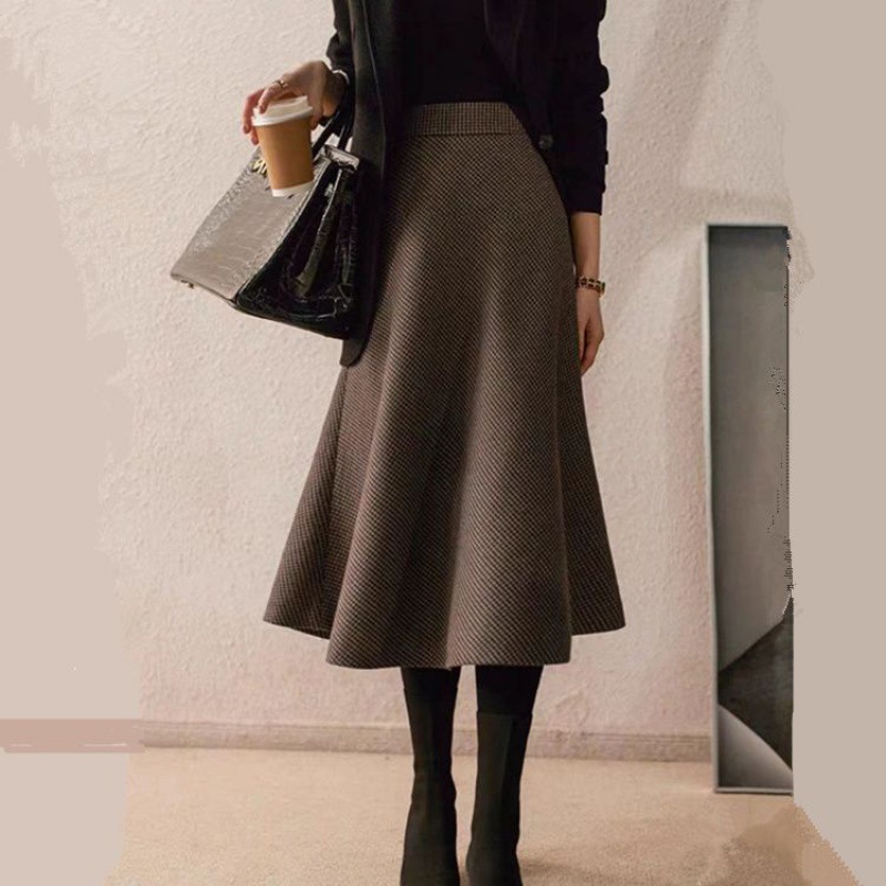 大人かわいい服 チェック柄フレアミディスカート