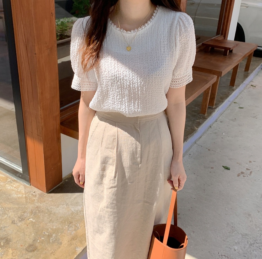 大人かわいい服 レース縁取りブラウス
