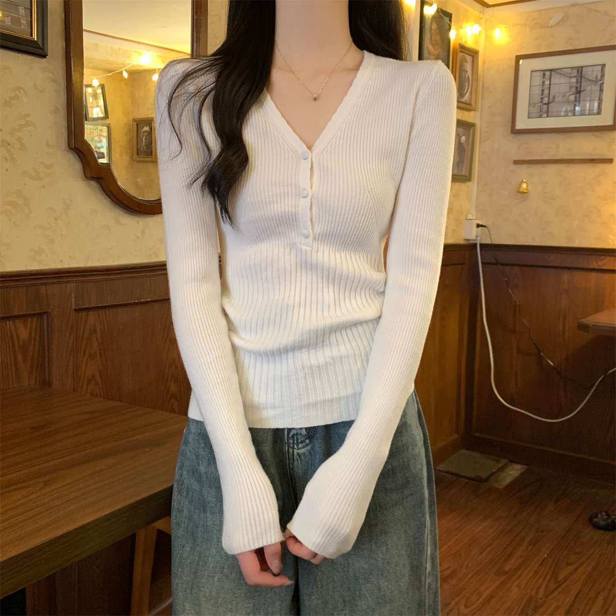 大人かわいい服 リブ編みVネックニットプルオーバー