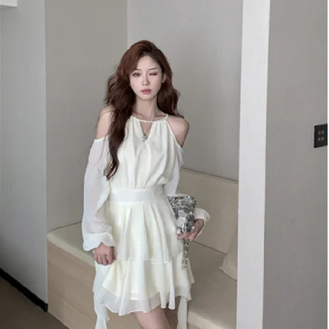 大人かわいい服 肩開きティアードワンピース