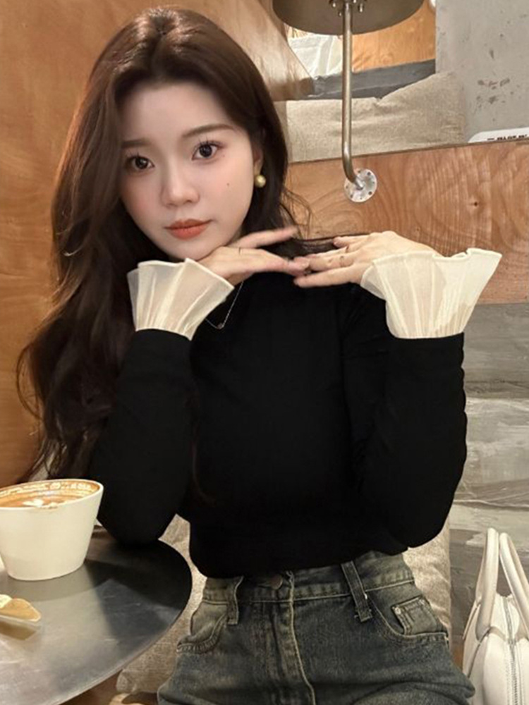 大人かわいい服 パフスリーブ襟付き配色ニットトップス