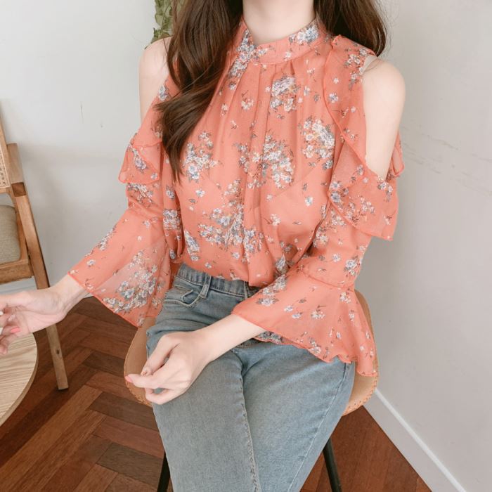 大人かわいい服 肩魅せ花柄シフォンブラウス