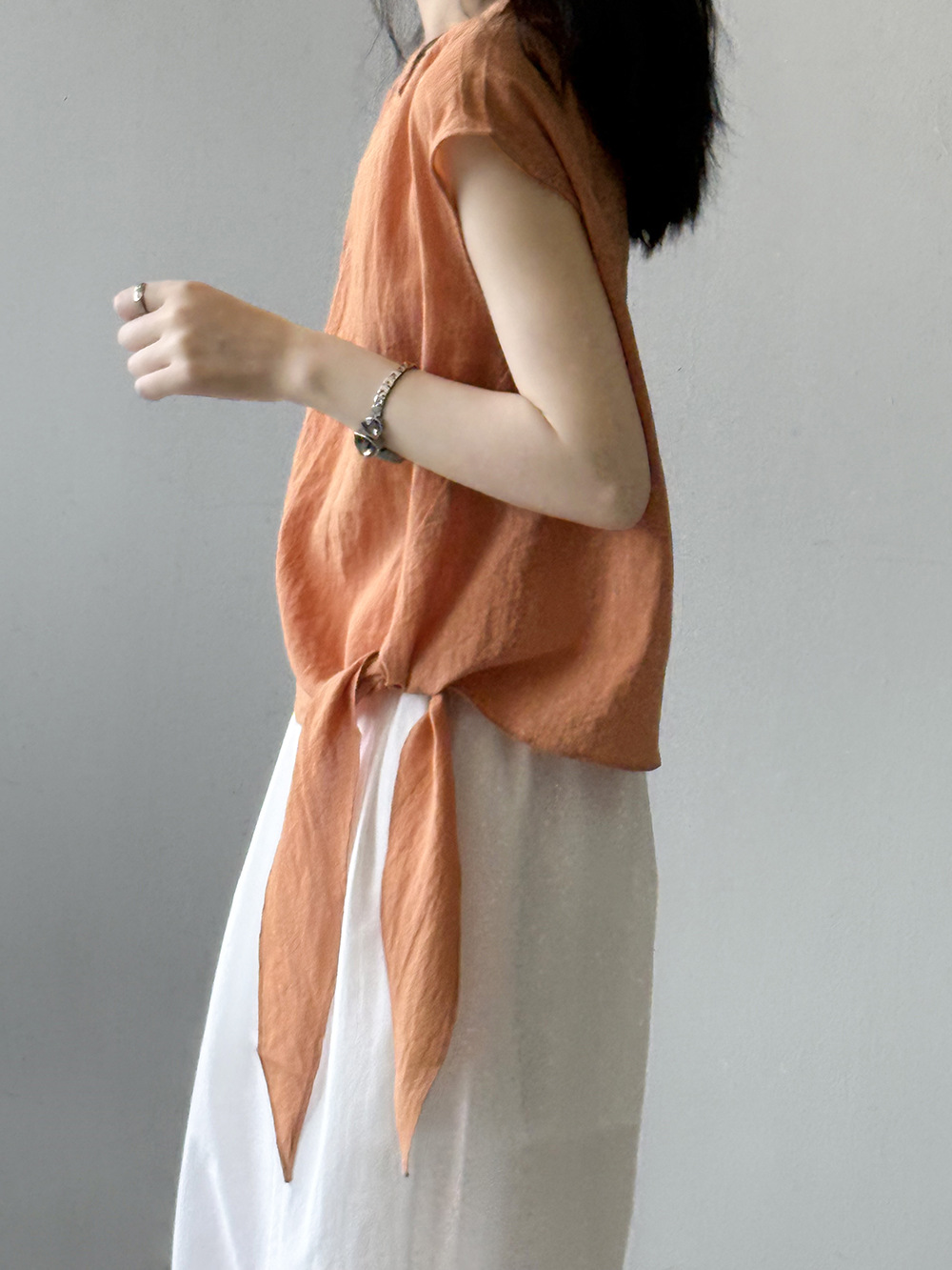 大人かわいい服 リボン結び麻混ノースリーブ