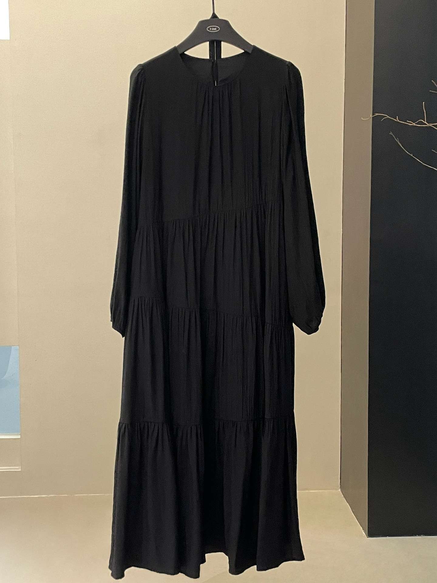 大人かわいい服 ボリューム袖ティアードワンピース