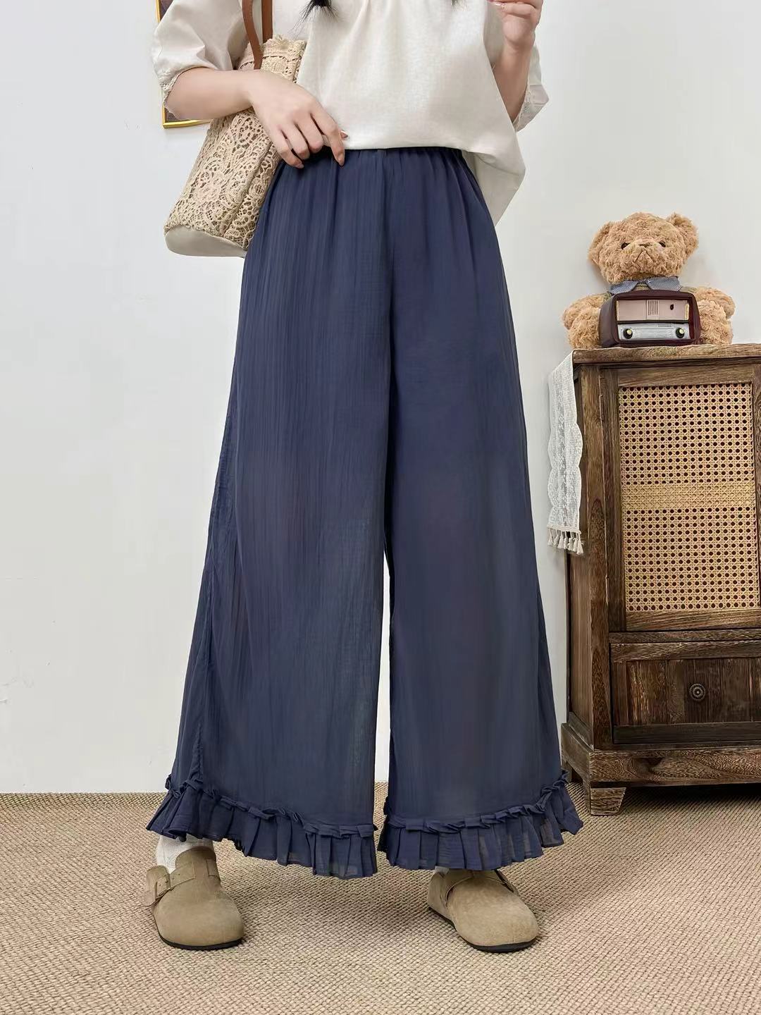 大人かわいい服 裾フリル付きワイドシルエットリラックスパンツ