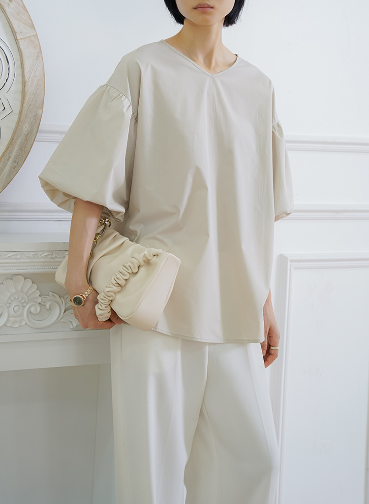 大人かわいい服 ふんわり袖のゆったりブラウス