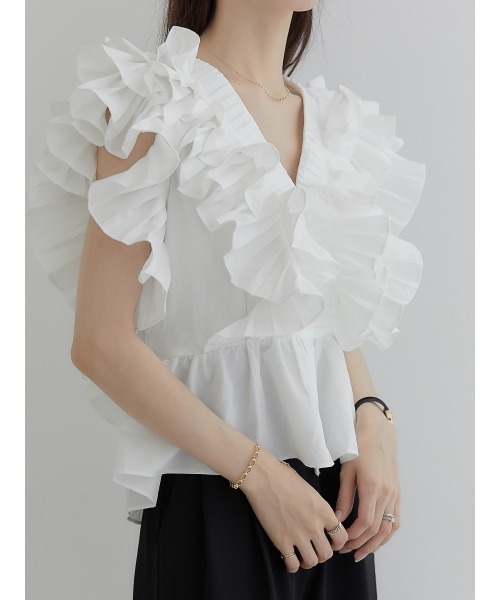 大人かわいい服 立体フリル袖ブイネックブラウス