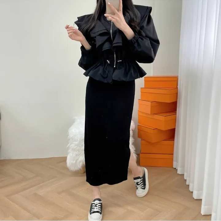 大人かわいい服 フリルジップアップブルゾン