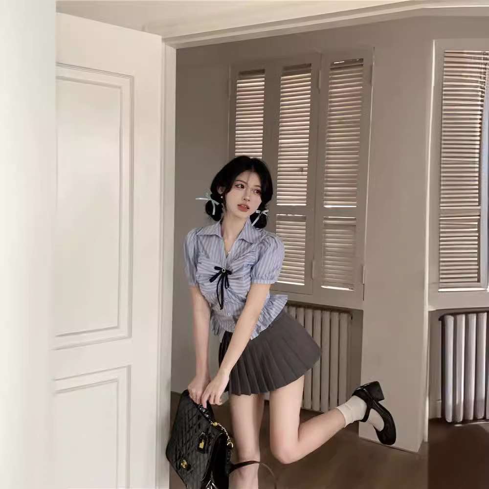 大人かわいい服 フリル襟パフスリーブブラウス