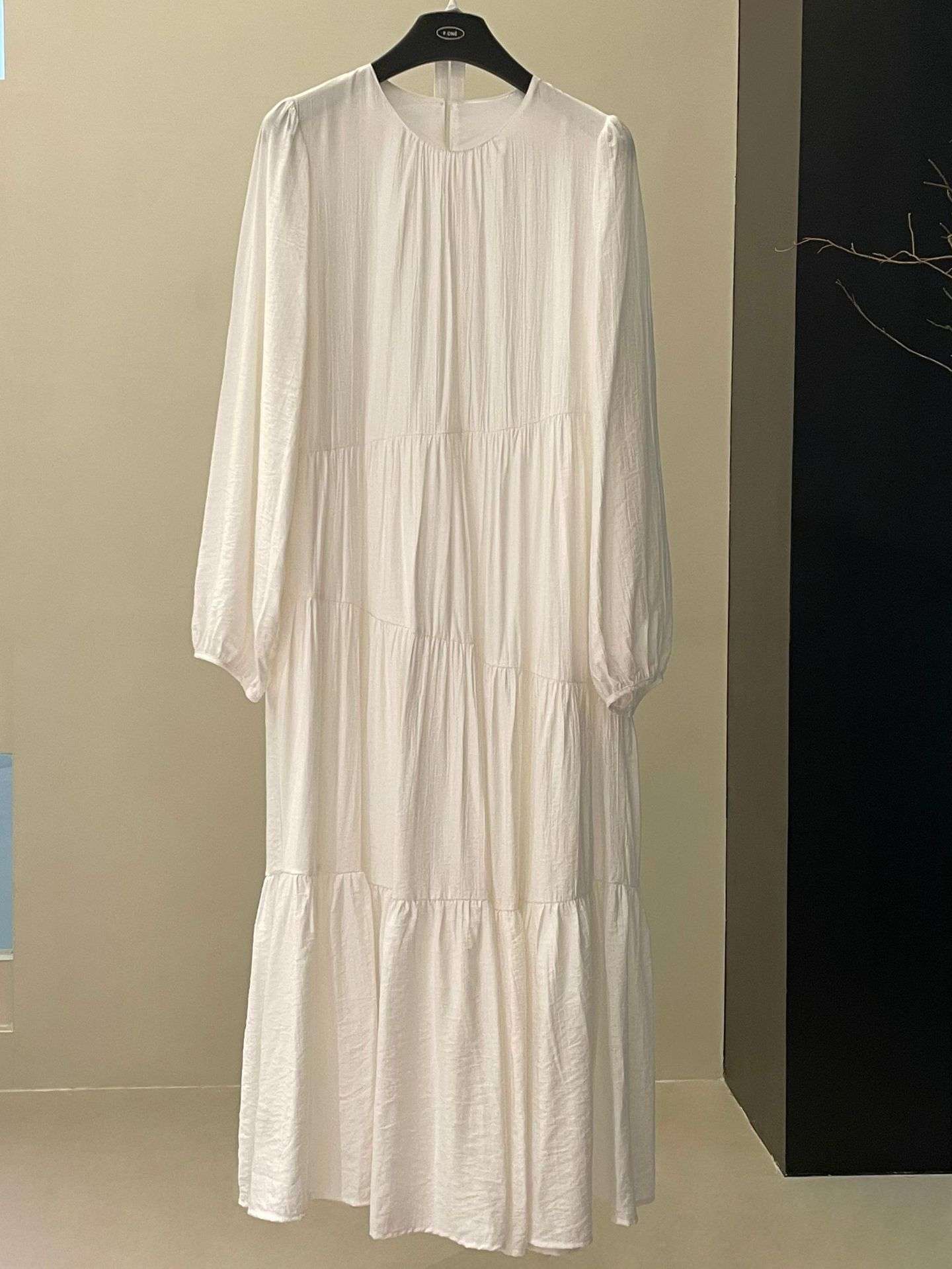大人かわいい服 ボリューム袖ティアードワンピース