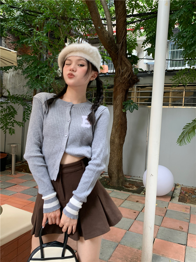 大人かわいい服 袖配色ラインリブニットカーディガン