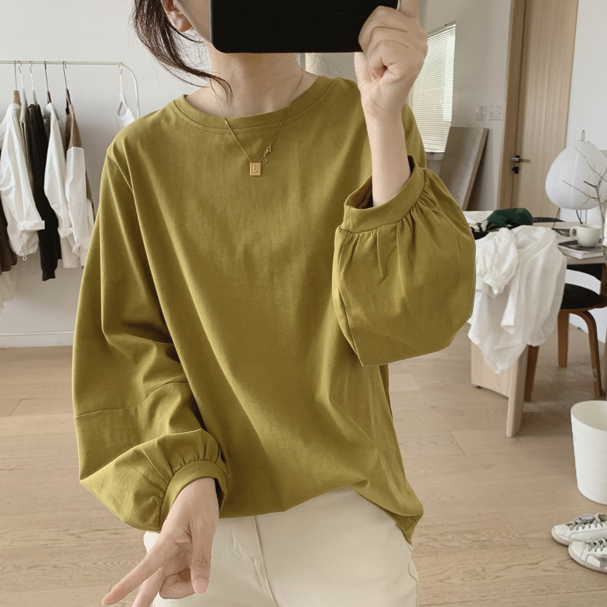 大人かわいい服 ふんわり袖のやわらかプルオーバー