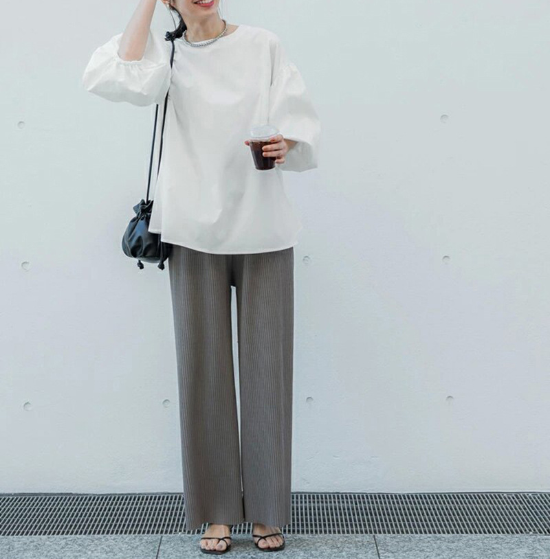 大人かわいい服 ふんわり袖のゆったりブラウス