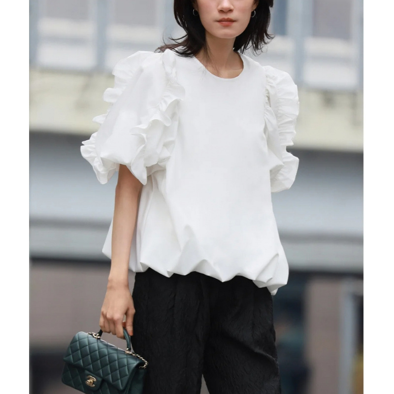 大人かわいい服 立体フリル袖のボリュームスリーブブラウス