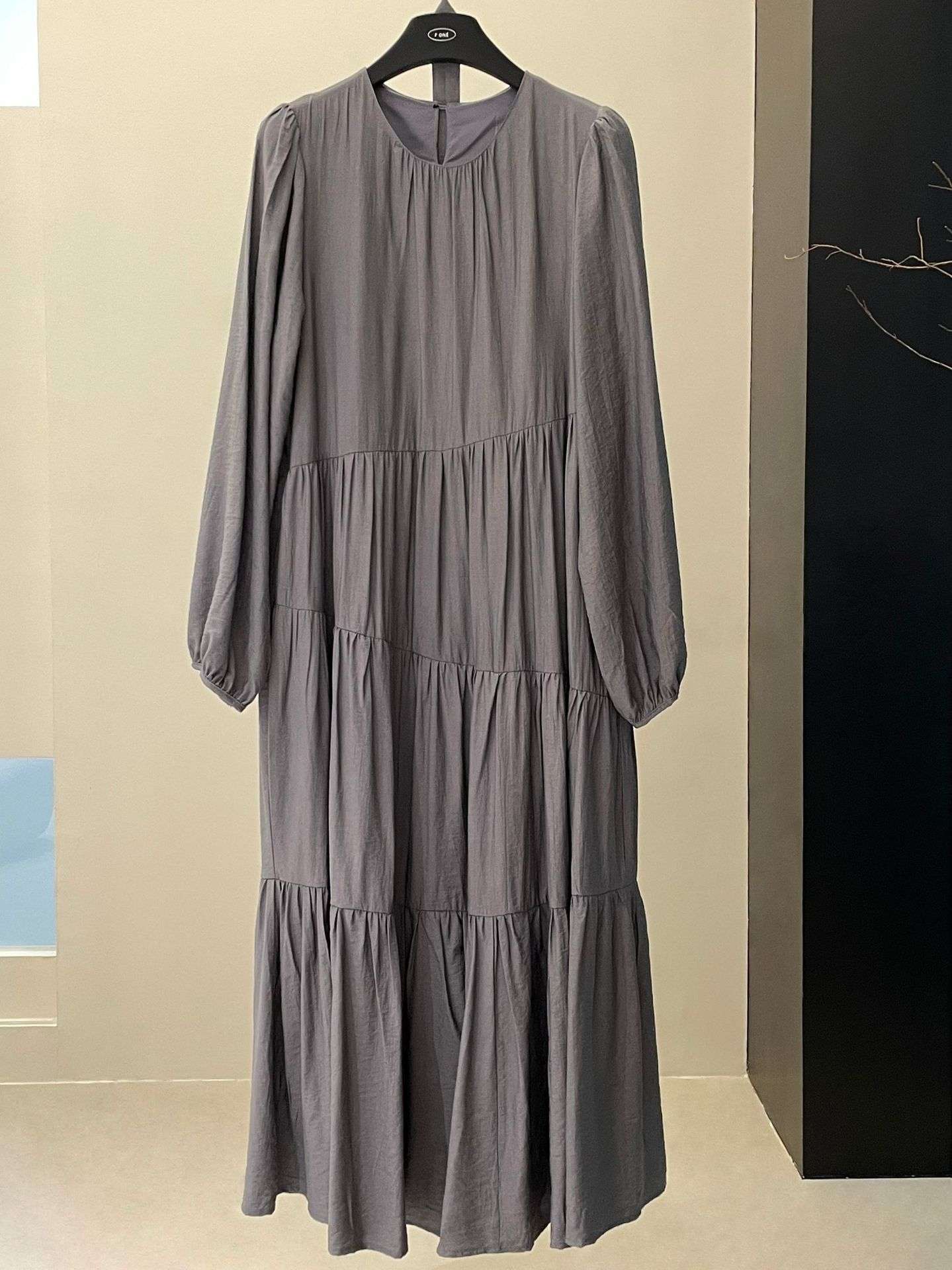 大人かわいい服 ボリューム袖ティアードワンピース
