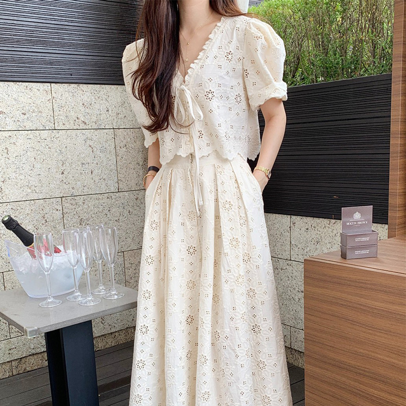 大人かわいい服 刺繍レースブラウスとレースパンツセット