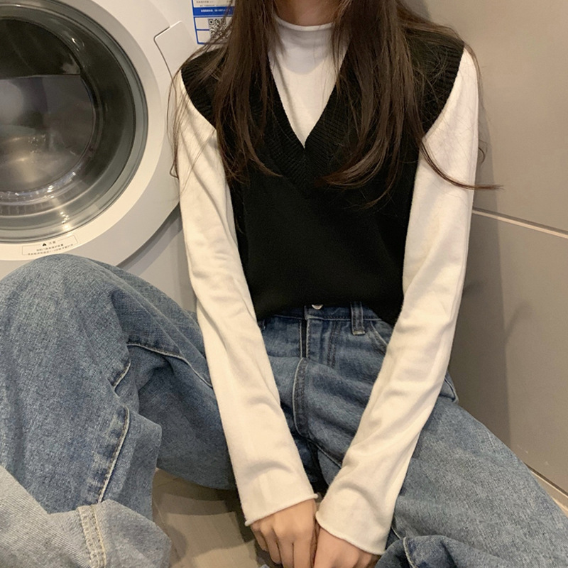 大人かわいい服 深めブイネックニットベスト