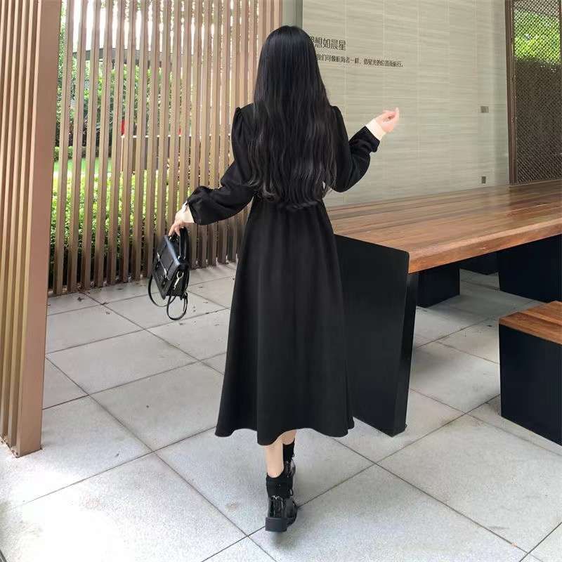 大人かわいい服 襟付き長袖ワンピース 大人可愛いスタイル