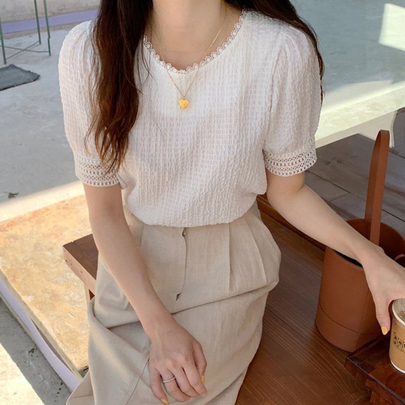 大人かわいい服 レース縁取りブラウス