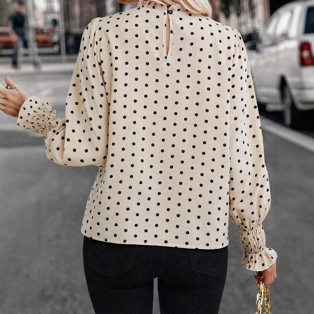 大人かわいい服 ドット柄ブラウス