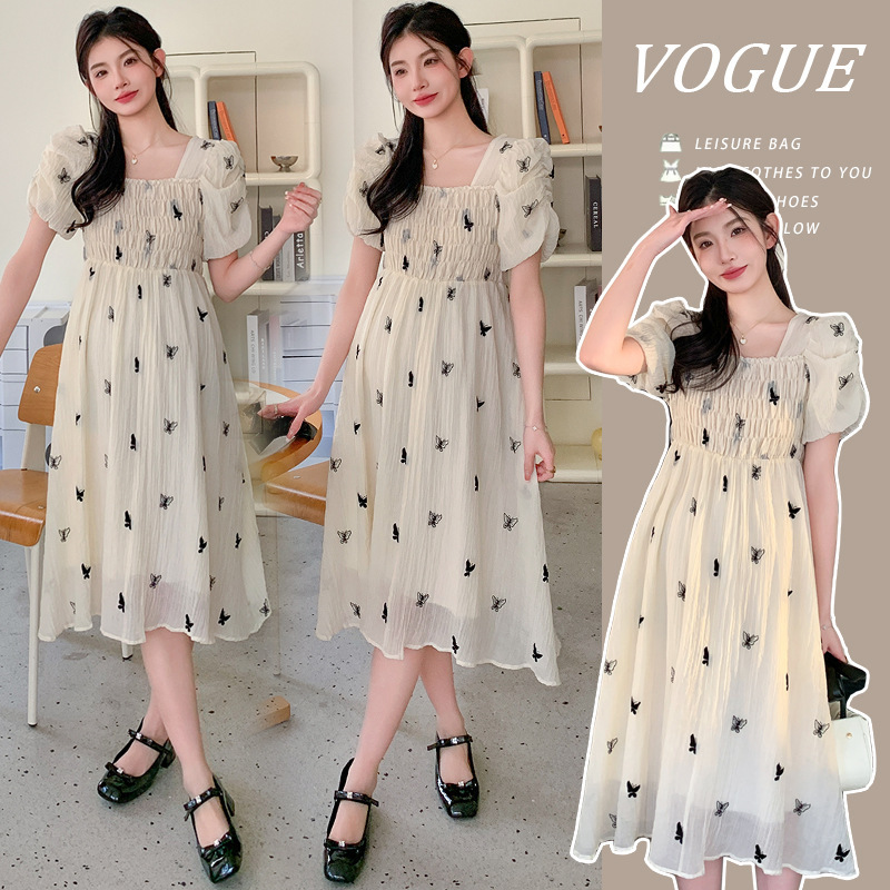 大人かわいい服 蝶々刺繍パフスリーブシャーリングワンピース