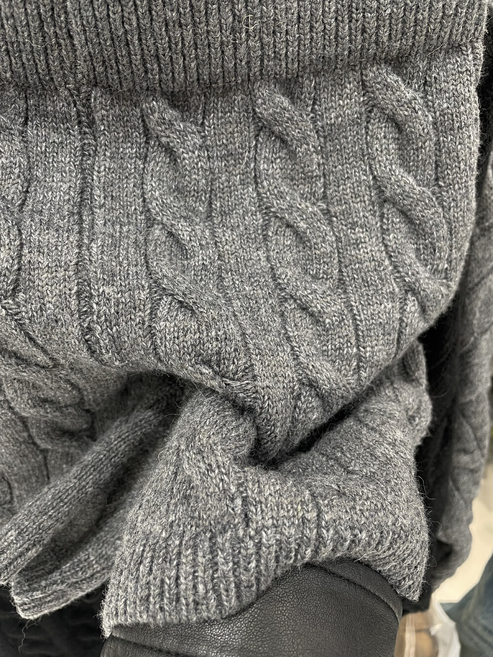 大人かわいい服 立体ケーブル編みニットトップス短パンツセットアップ