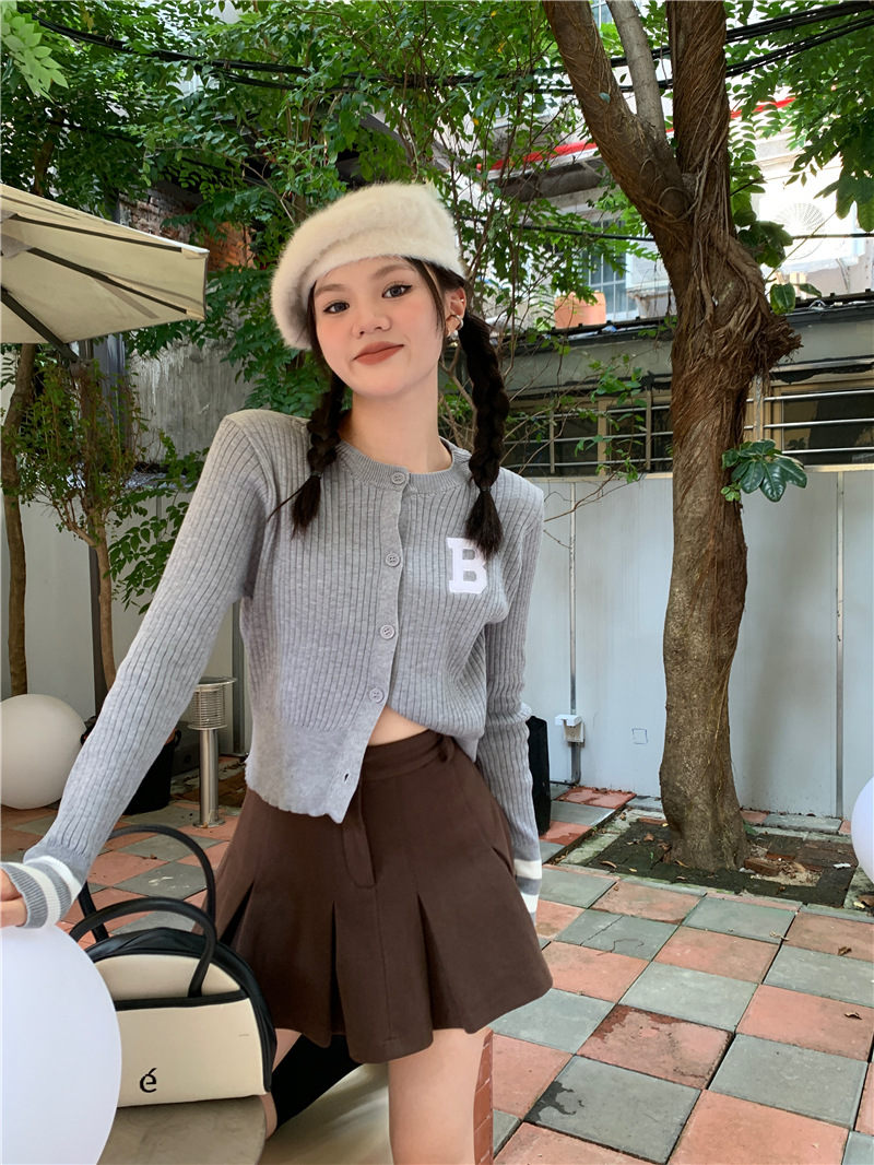 大人かわいい服 袖配色ラインリブニットカーディガン