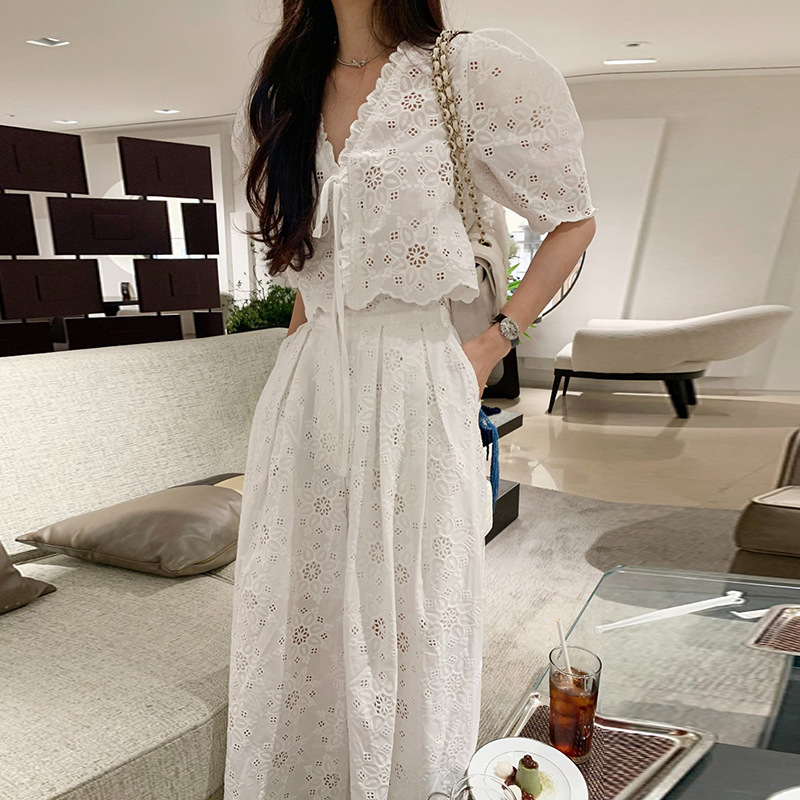 大人かわいい服 刺繍レースブラウスとレースパンツセット