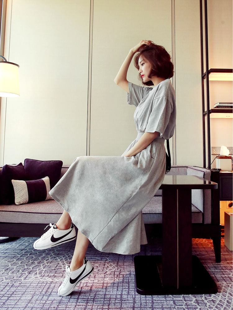 大人かわいい服 シンプル優美ギャザーワンピース