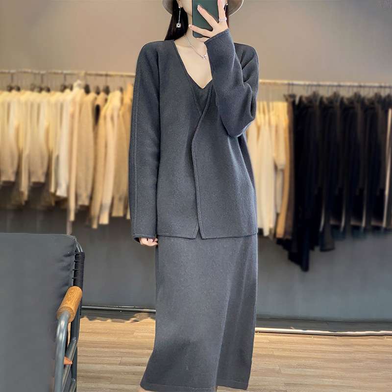 大人かわいい服 シンプル上品ニットセットアップ