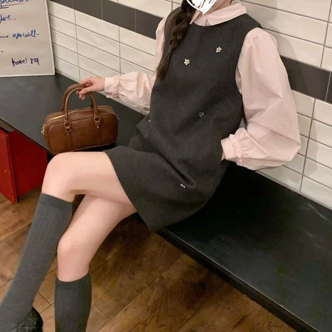 大人かわいい服 刺繍ビジュー付きブラウス重ね着風ワンピース