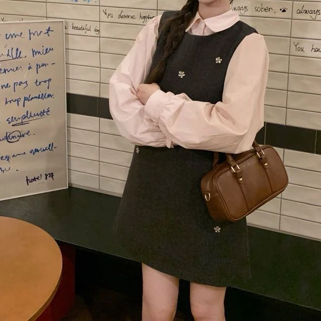 大人かわいい服 刺繍ビジュー付きブラウス重ね着風ワンピース