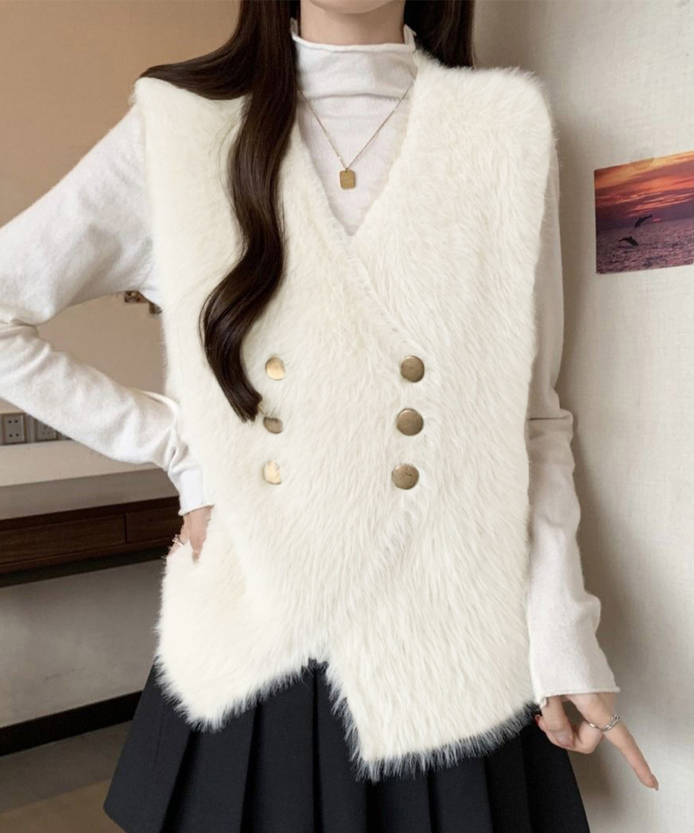 大人かわいい服 ふわもこファーベスト ダブルボタン Vネック