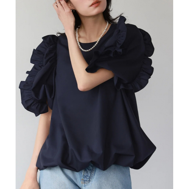 大人かわいい服 立体フリル袖のボリュームスリーブブラウス