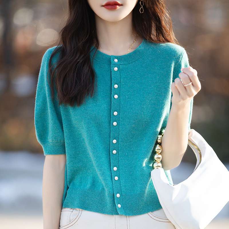 大人かわいい服 ふんわりパール釦カーディガン
