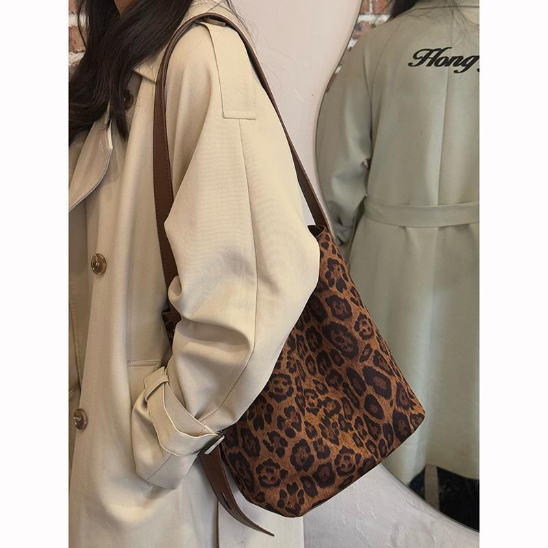 大人かわいい服 新作スエード調バッグ 肩掛け斜め掛け両用 大人上品