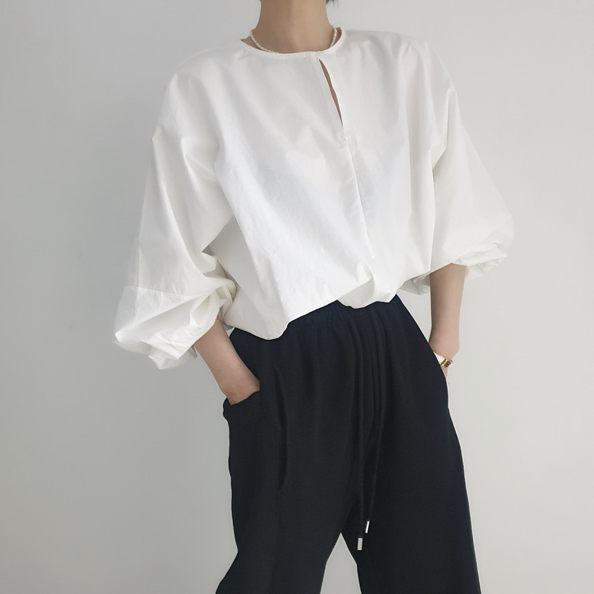 大人かわいい服 ボリュームパフスリーブラウス