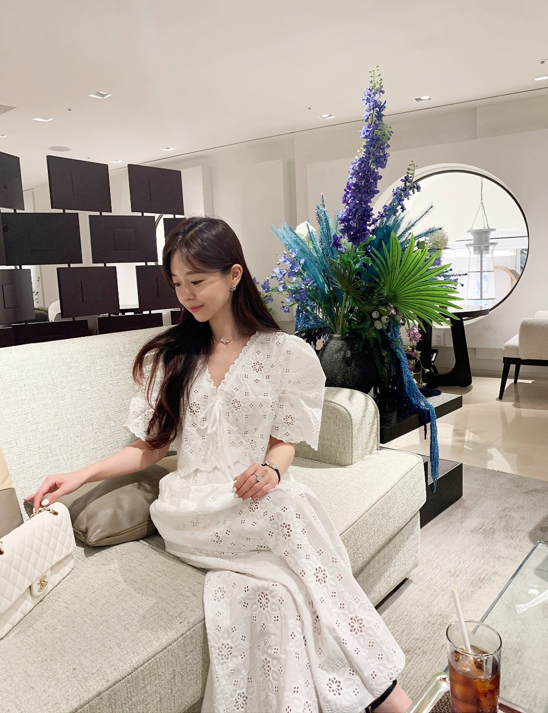 大人かわいい服 刺繍レースブラウスとレースパンツセット