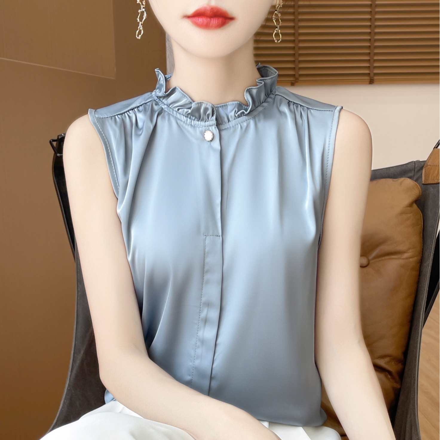大人かわいい服 ひだまりフリルノースリーブブラウス