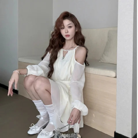 大人かわいい服 肩開きティアードワンピース